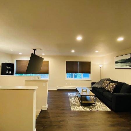 Beautiful 2 Bedroom 1 Bath Apartment With Private Garage Anchorage Exteriör bild