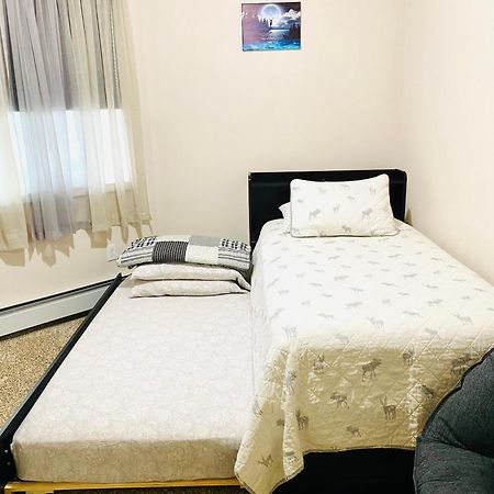 Beautiful 2 Bedroom 1 Bath Apartment With Private Garage Anchorage Exteriör bild