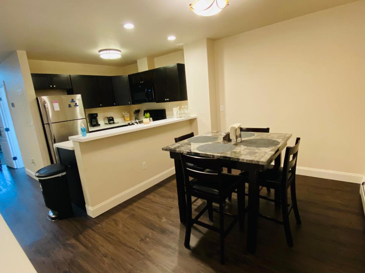 Beautiful 2 Bedroom 1 Bath Apartment With Private Garage Anchorage Exteriör bild