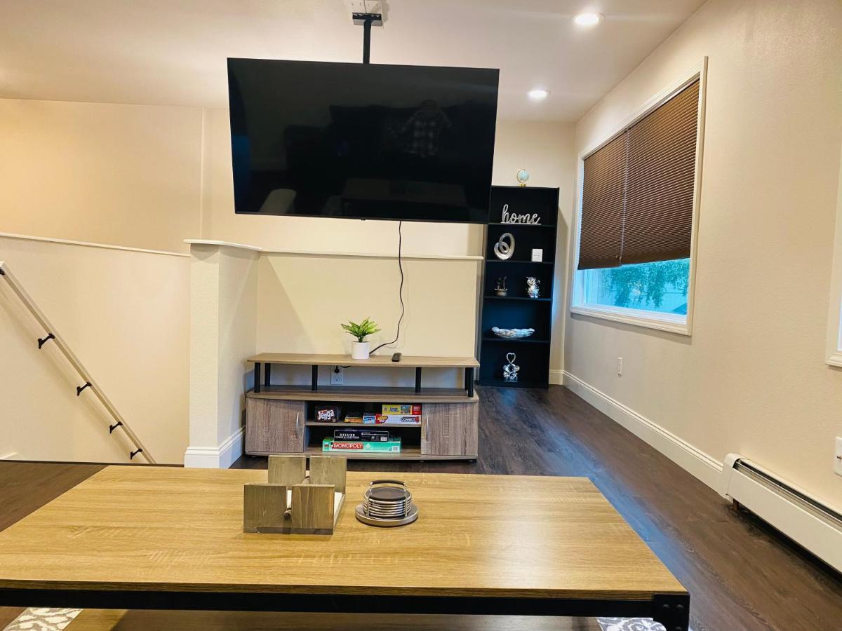 Beautiful 2 Bedroom 1 Bath Apartment With Private Garage Anchorage Exteriör bild