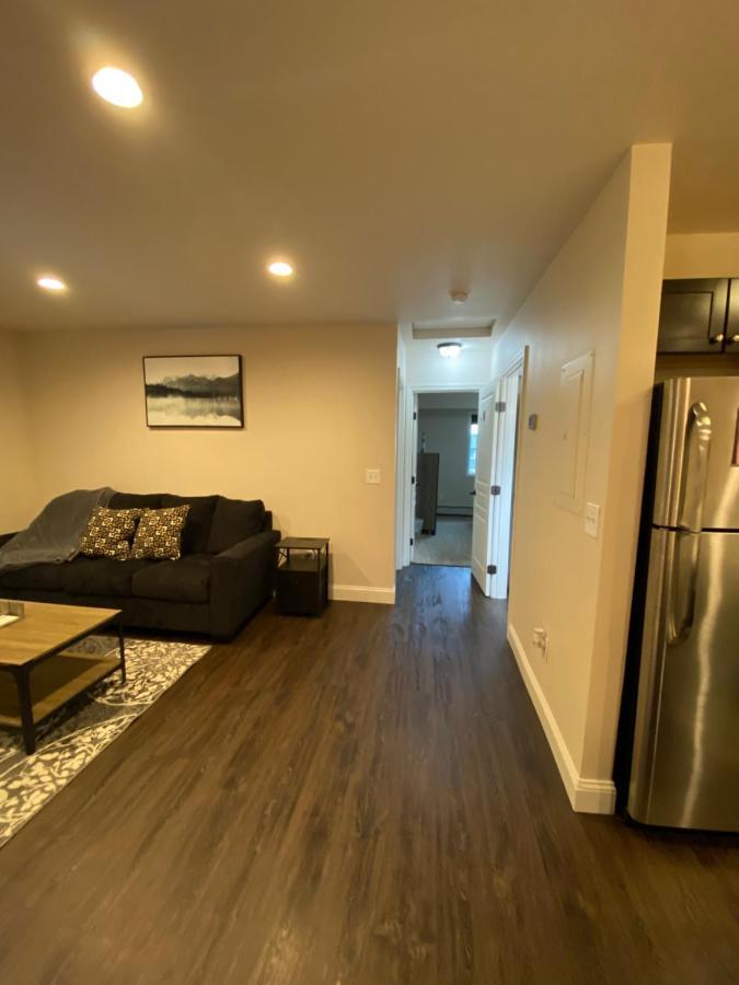Beautiful 2 Bedroom 1 Bath Apartment With Private Garage Anchorage Exteriör bild