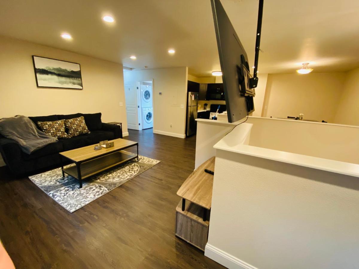 Beautiful 2 Bedroom 1 Bath Apartment With Private Garage Anchorage Exteriör bild