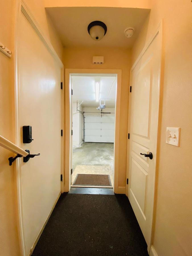 Beautiful 2 Bedroom 1 Bath Apartment With Private Garage Anchorage Exteriör bild