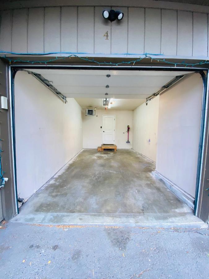 Beautiful 2 Bedroom 1 Bath Apartment With Private Garage Anchorage Exteriör bild