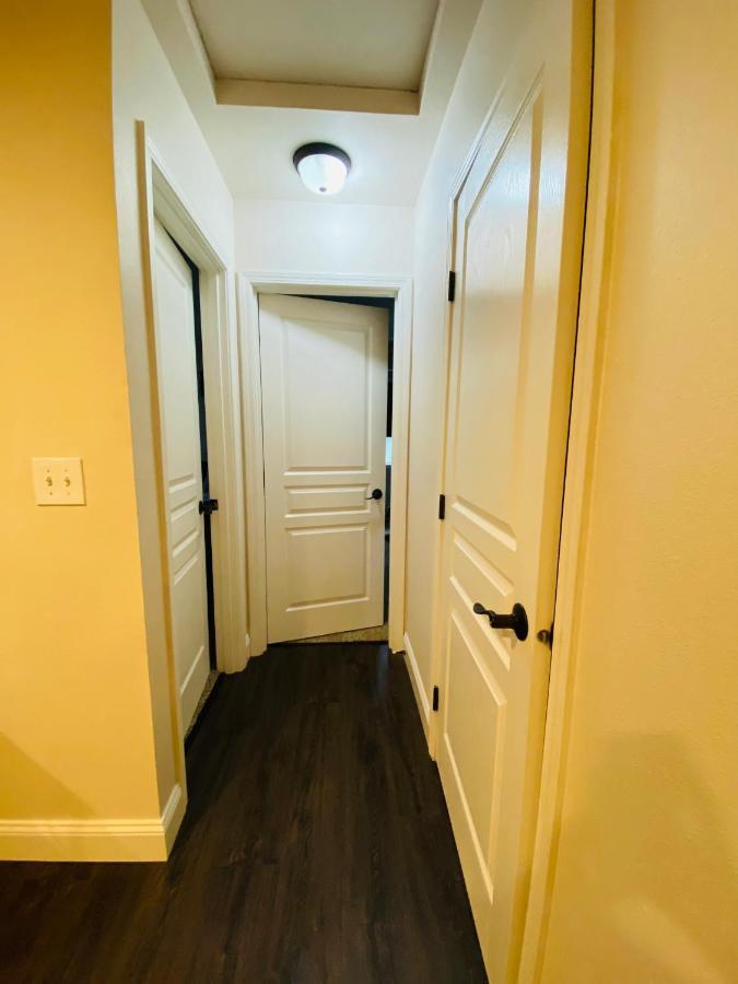 Beautiful 2 Bedroom 1 Bath Apartment With Private Garage Anchorage Exteriör bild