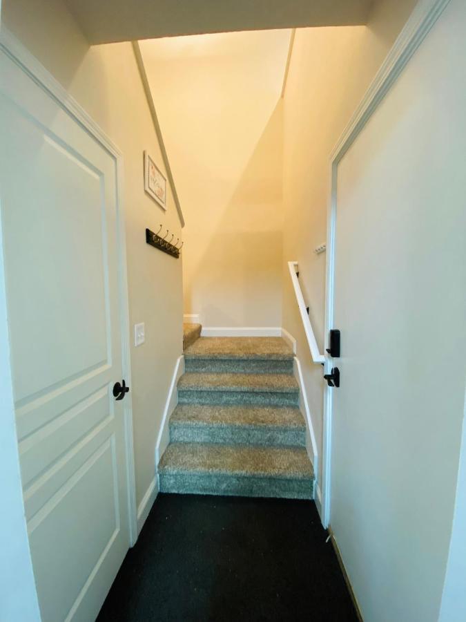 Beautiful 2 Bedroom 1 Bath Apartment With Private Garage Anchorage Exteriör bild